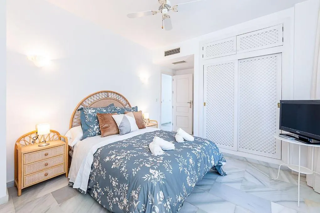 Puerto De Benalmadena Apartamento Vacacional Con Vistas Al Mar Y Yates Tres Habitaciones 2 Banos 0*,