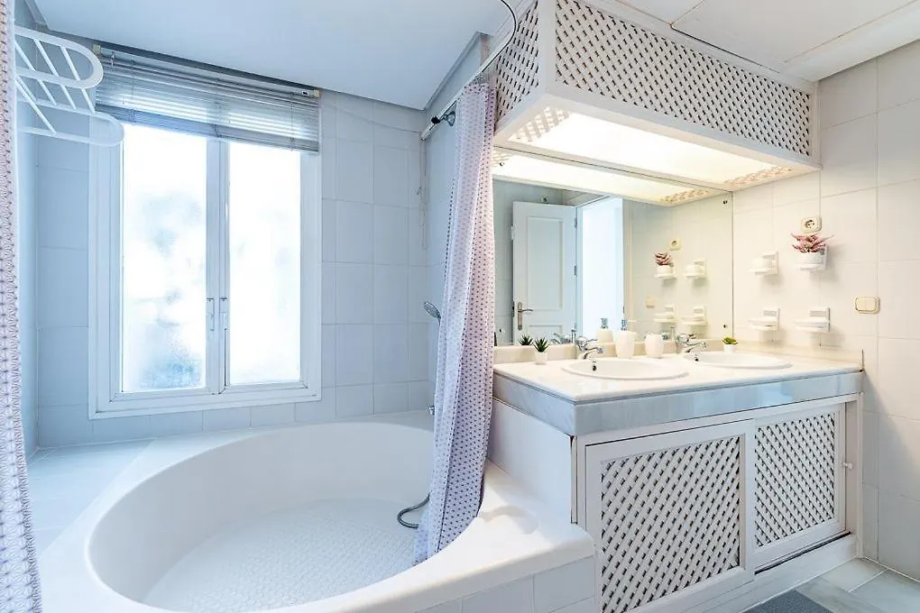 Puerto De Benalmadena Apartamento Vacacional Con Vistas Al Mar Y Yates Tres Habitaciones 2 Banos